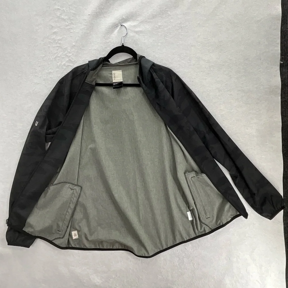 VUORI MEN'S OUTDOOR TRAINER SHELL BLACK‎ CAMO LARGE